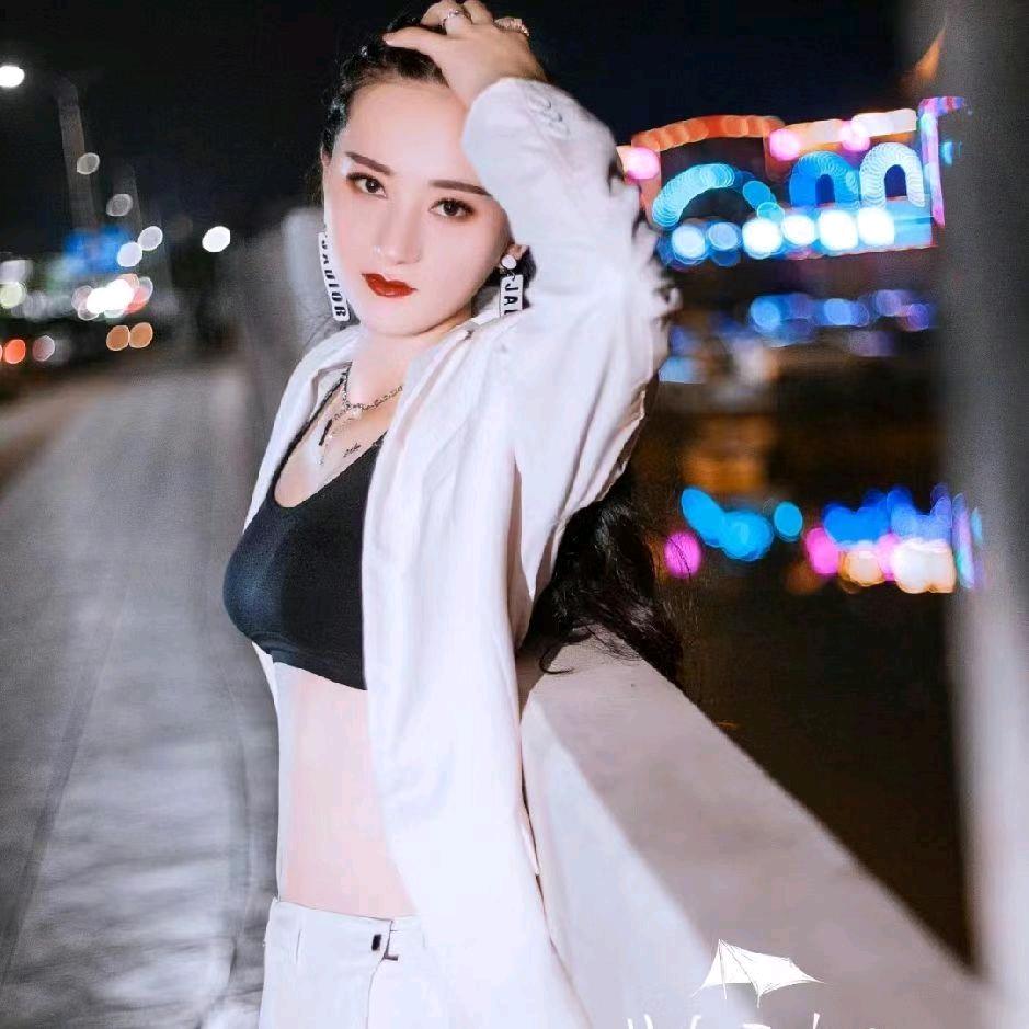 是贺贺吖