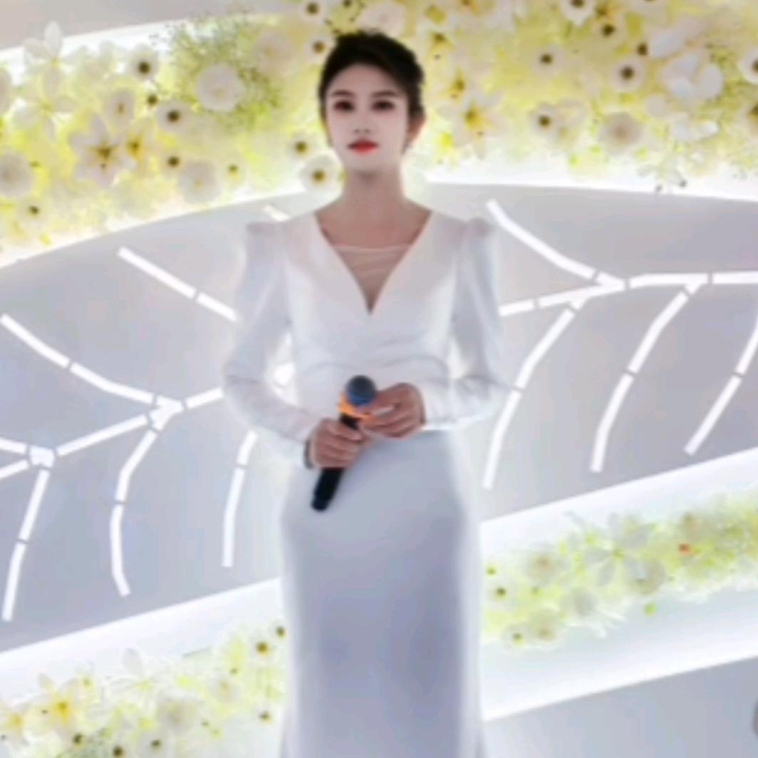 巧巧_欢乐派婚礼主持