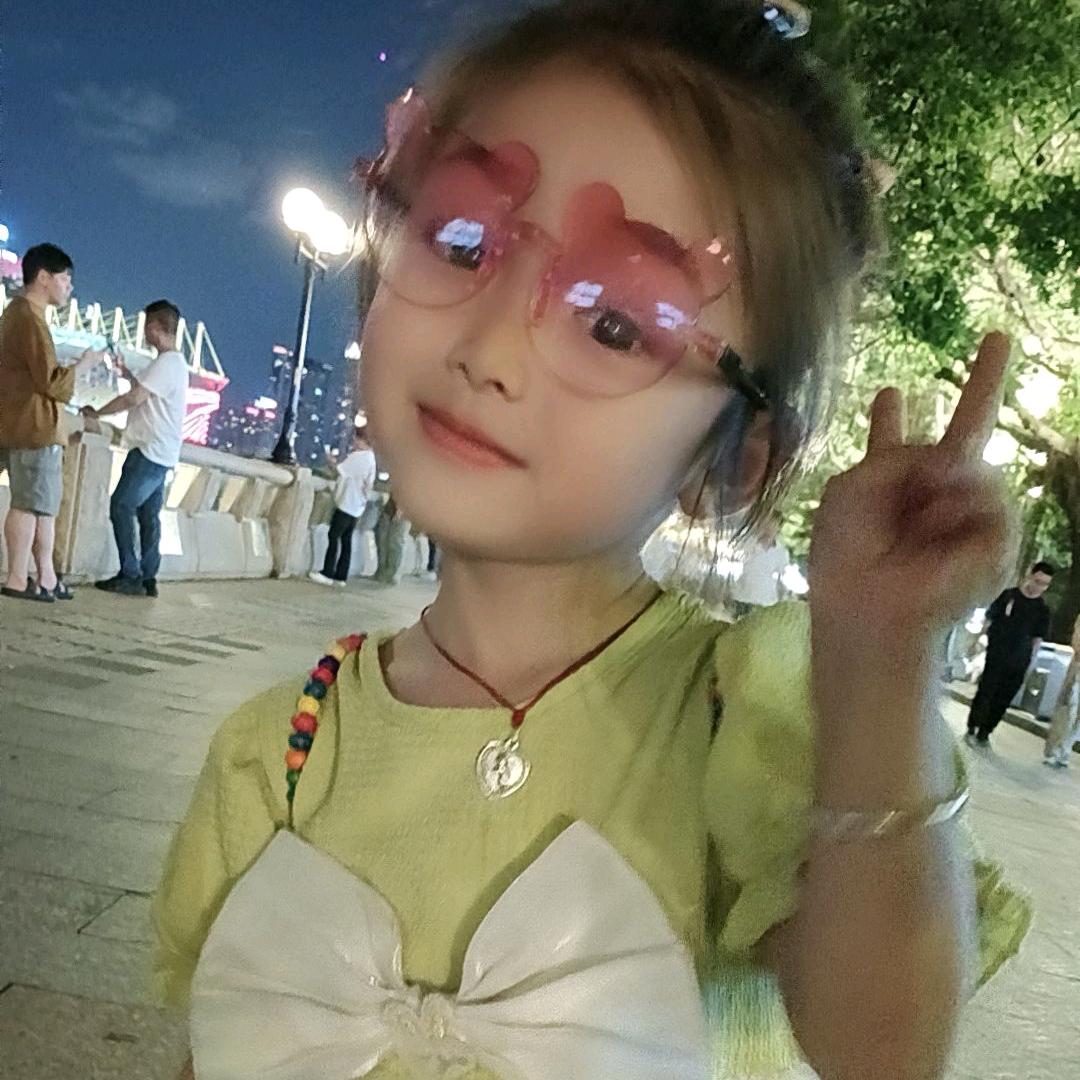 谭何容易☺️😘