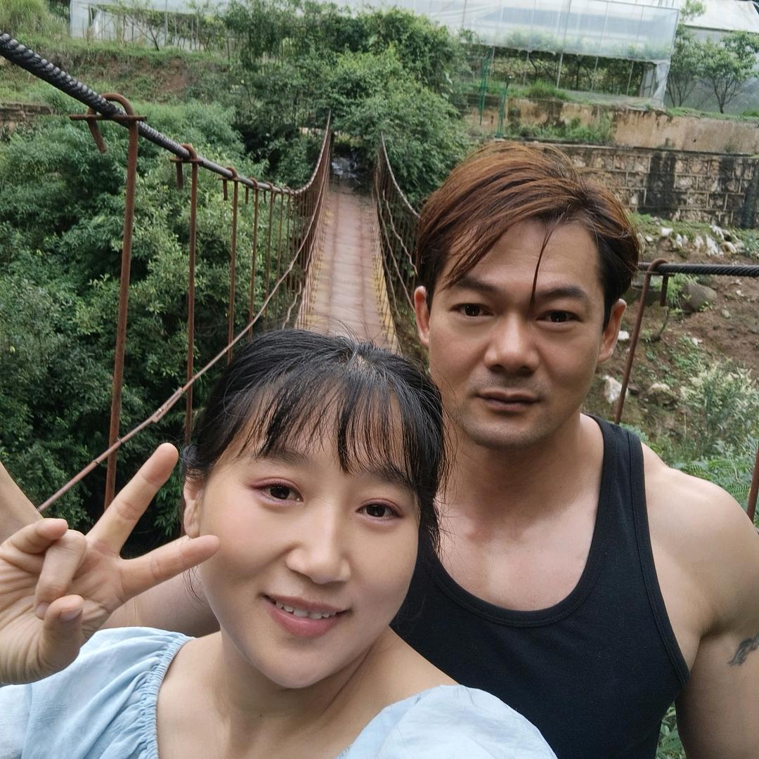 爱健身的珍和江