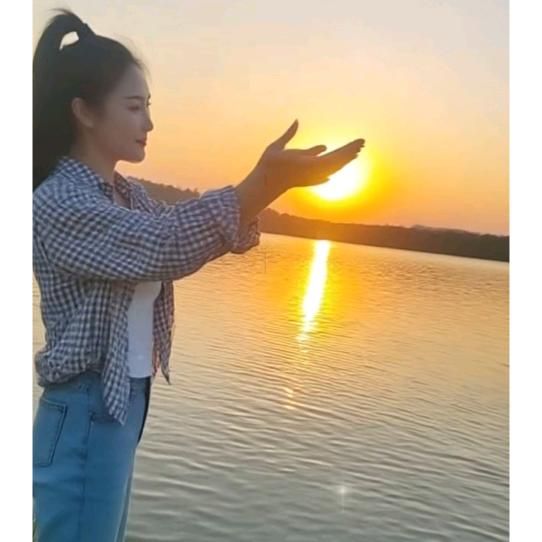 莉大宝〈拒绝私聊〉