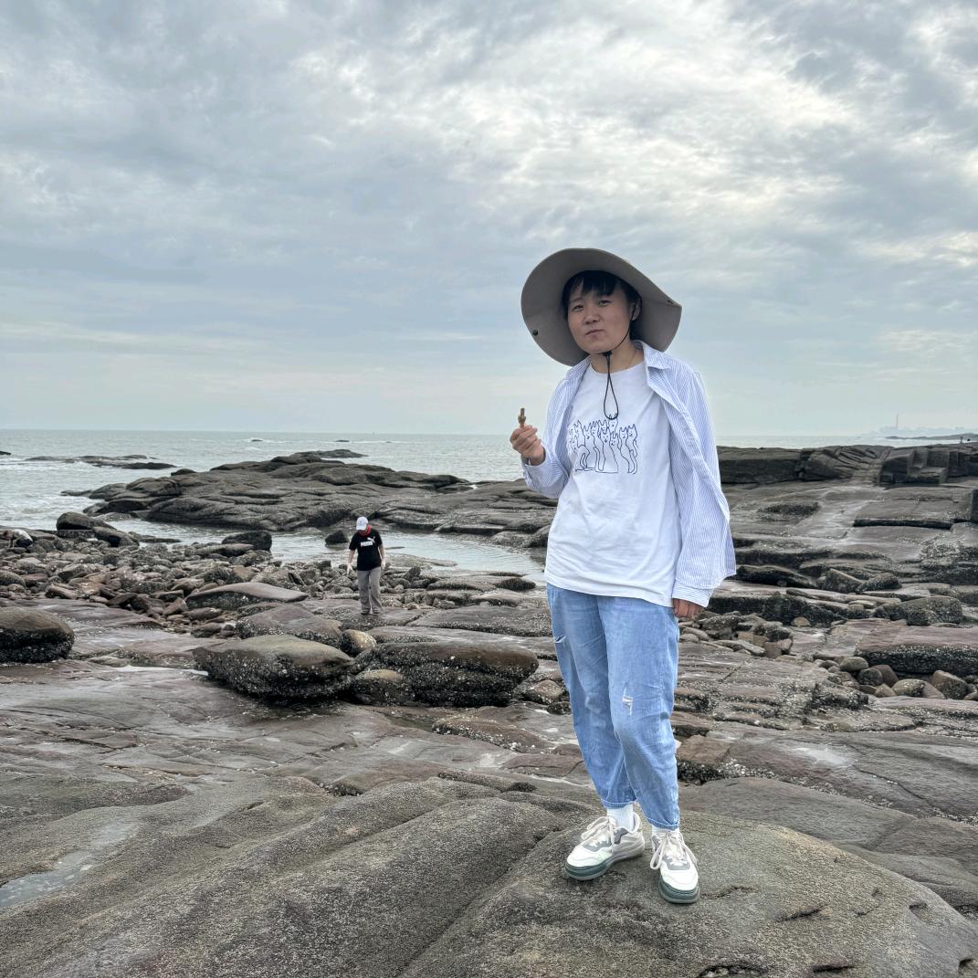 莉莉•在目