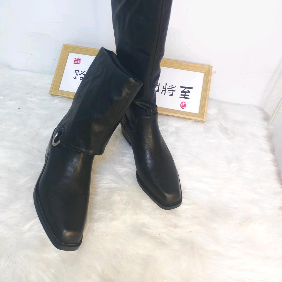 岩哥轻奢女靴