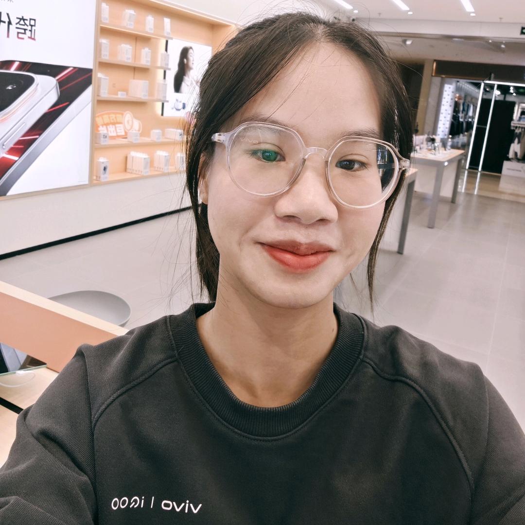 崇左融创vivo体验店晶晶