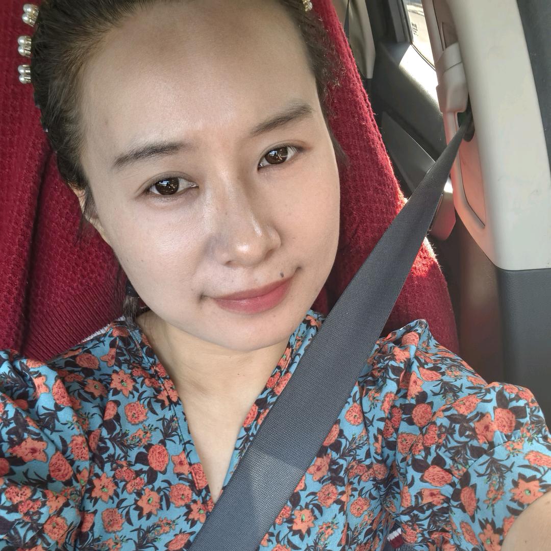 早酒馆老板娘