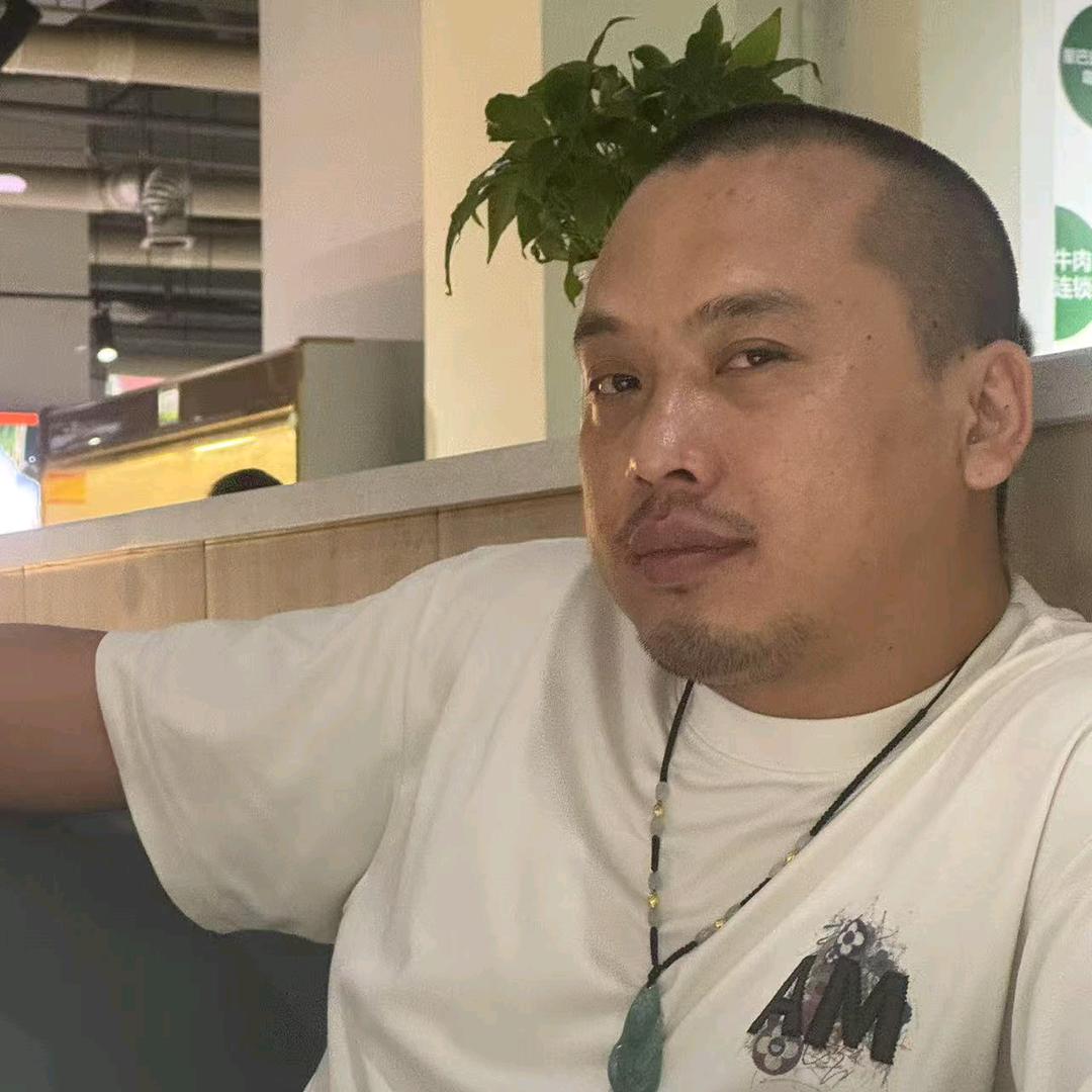 扶老蟑螂过马路被无证驾驶屎壳郎创飞40米