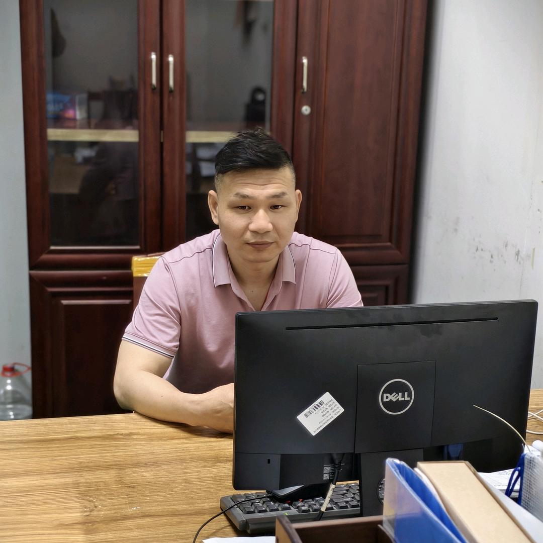 快乐的大男孩。