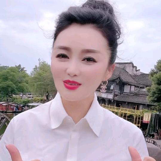 欣欣向荣.