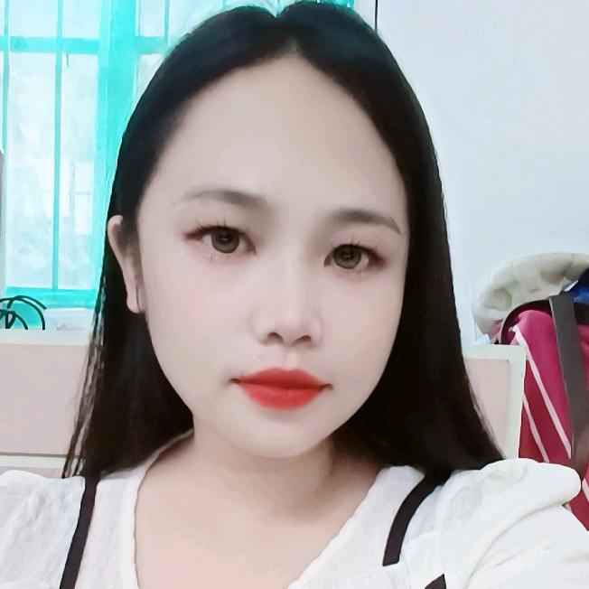 爱笑的残疾人小玲。