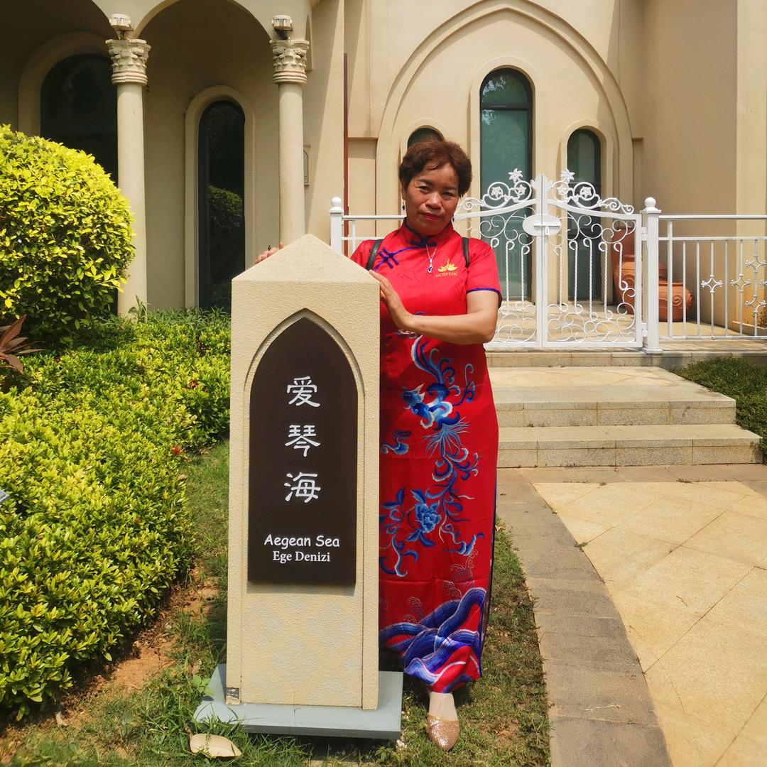 徐少容满面笑容