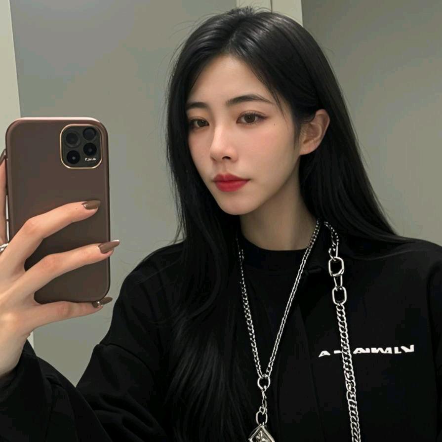 @L-L（穿搭在橱窗）😊