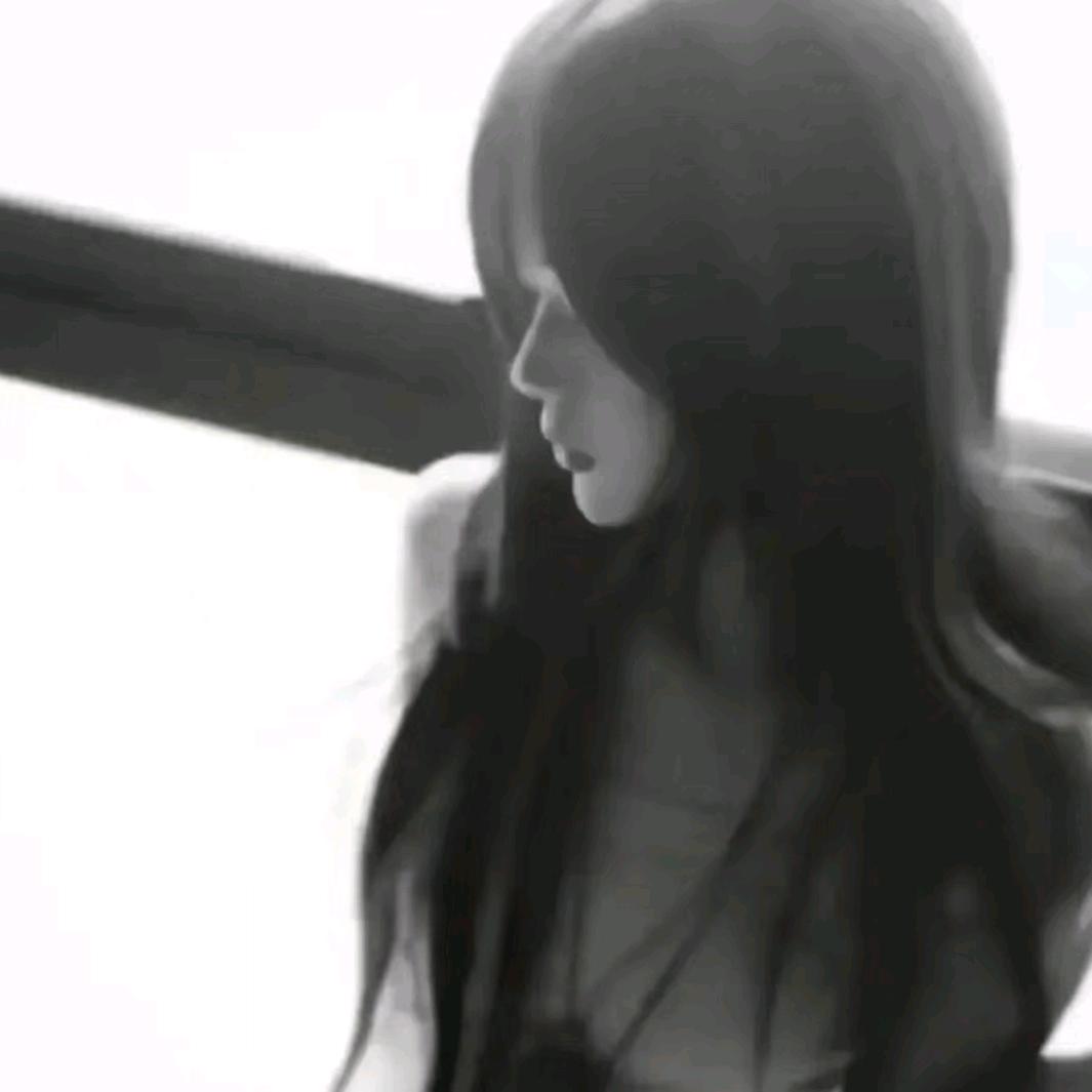 Ella/.