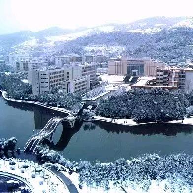 小楼昨夜又东风