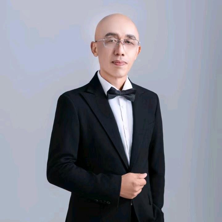 @狼哥归来.自然阳光