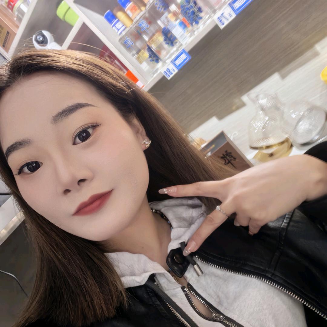 鸡冠山根霸烧烤店。