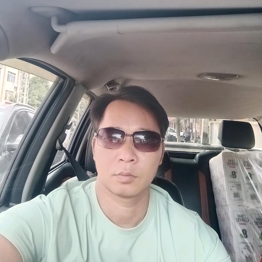 惠万家电动卷闸，搭铁棚