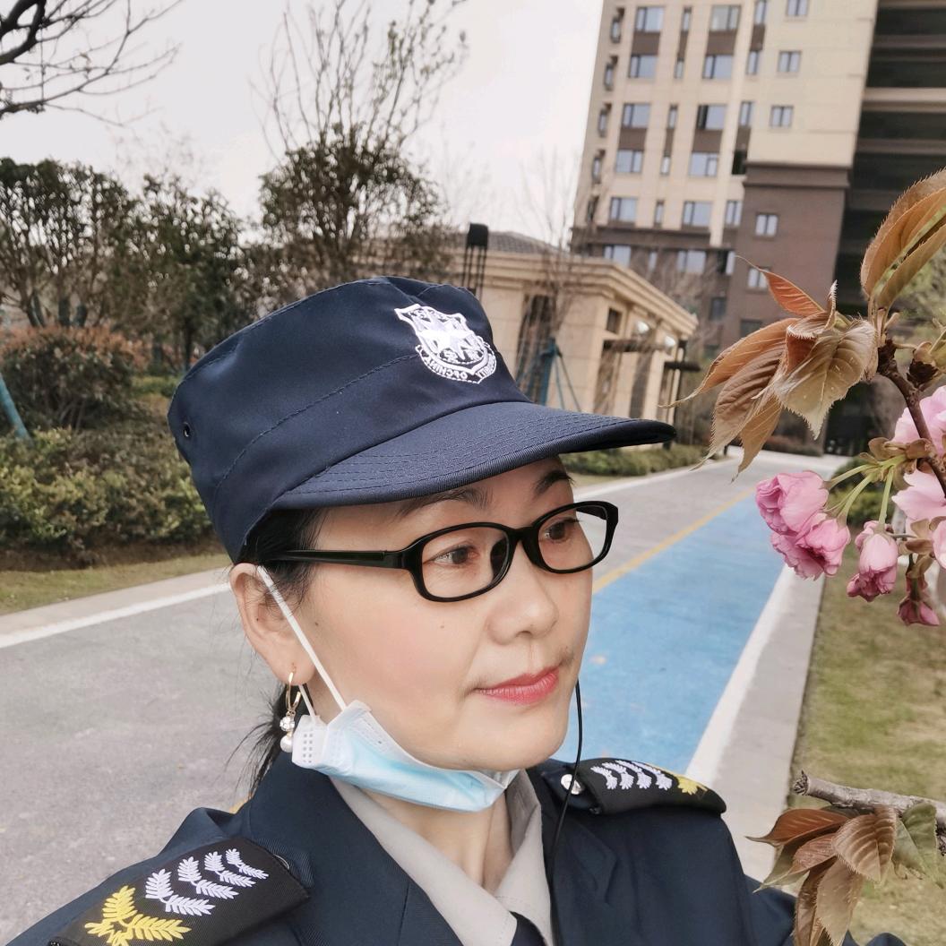 单身女保安！每天中午10.20开播