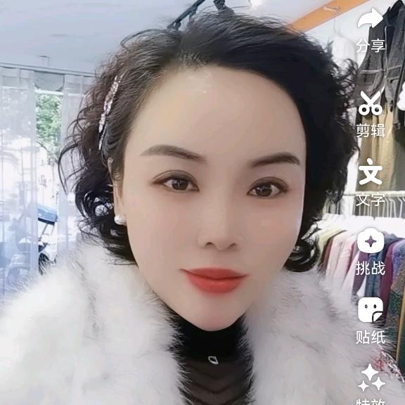 唐河鸿贝时尚女装
