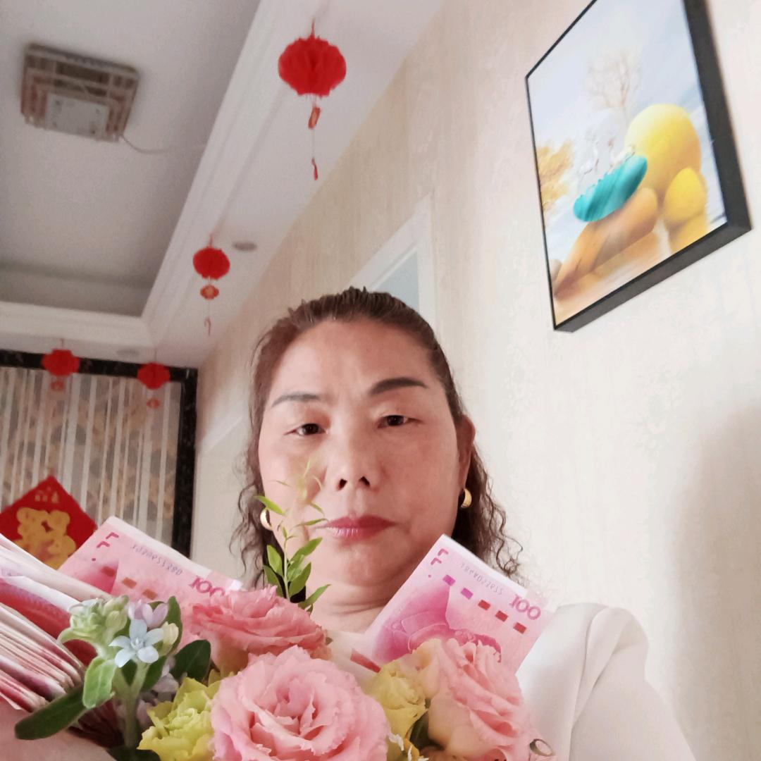 宇宙下翩翩起舞