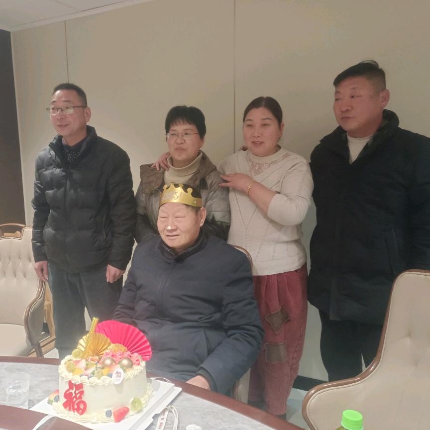玉珍。