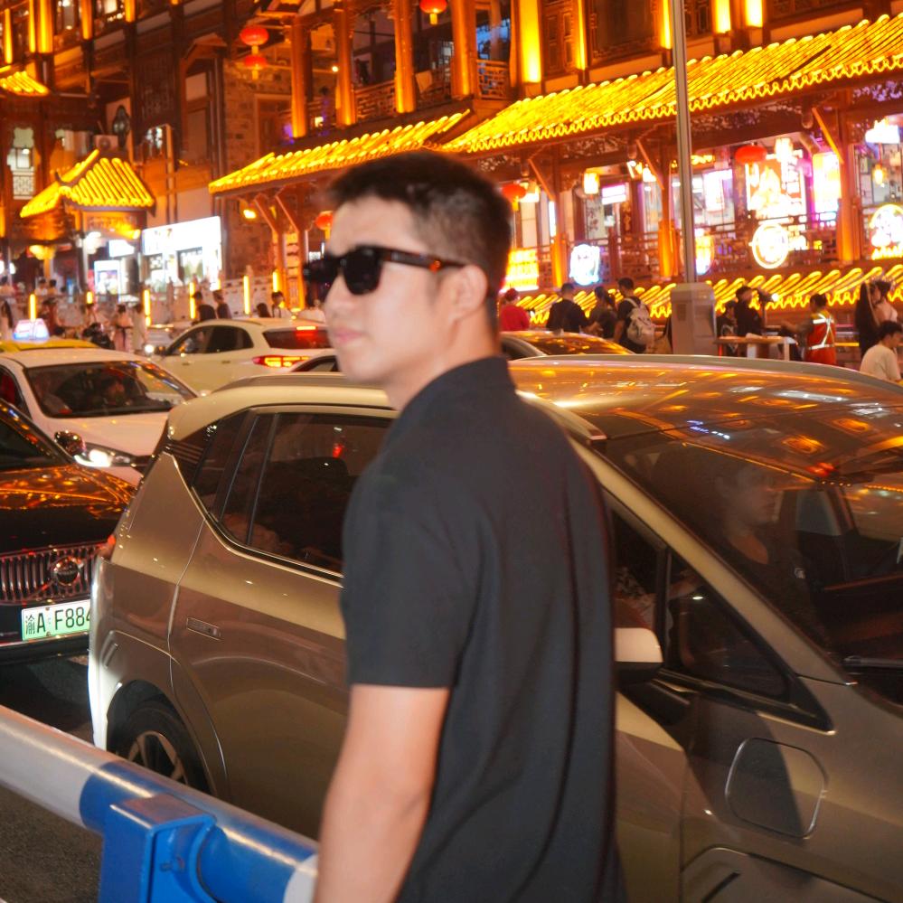 雅轩二手车 韦灿