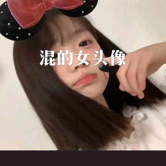 一只小猫咪。