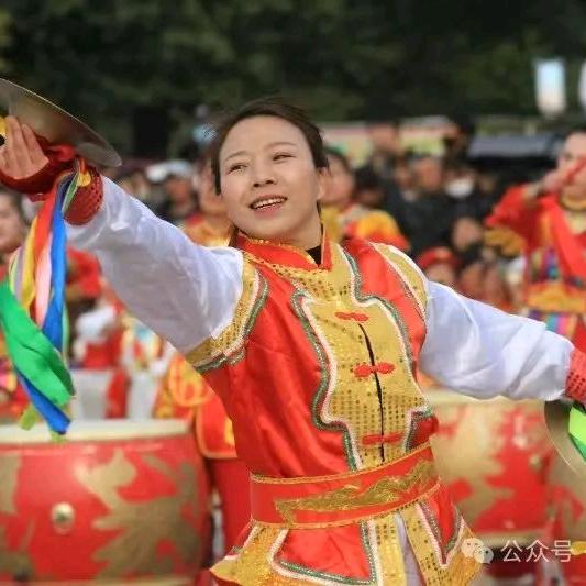 捞亿--梁巍鼓舞团（招队员）