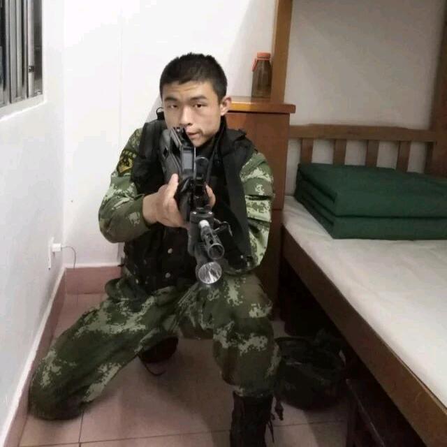 一条毛毛虫🐛