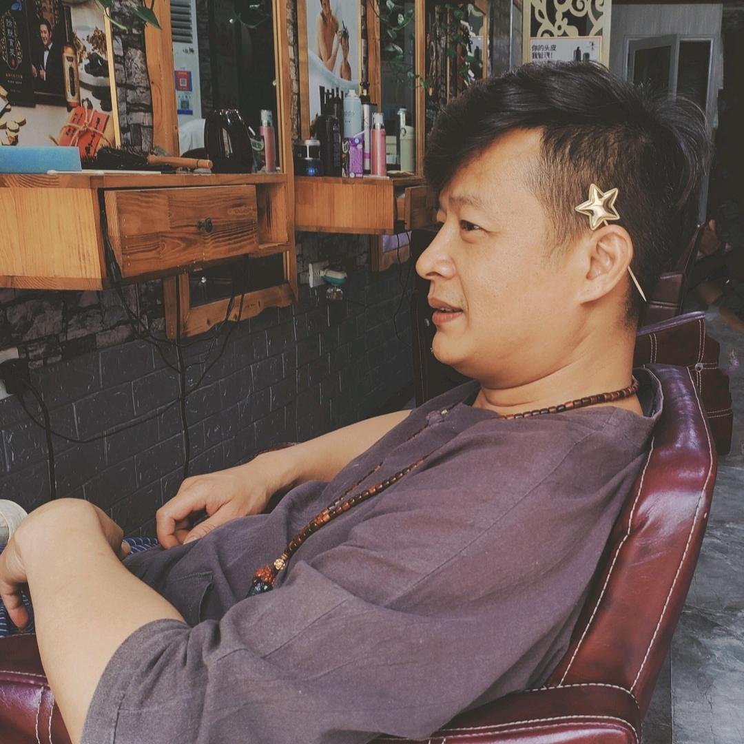 阿宗男士美发室