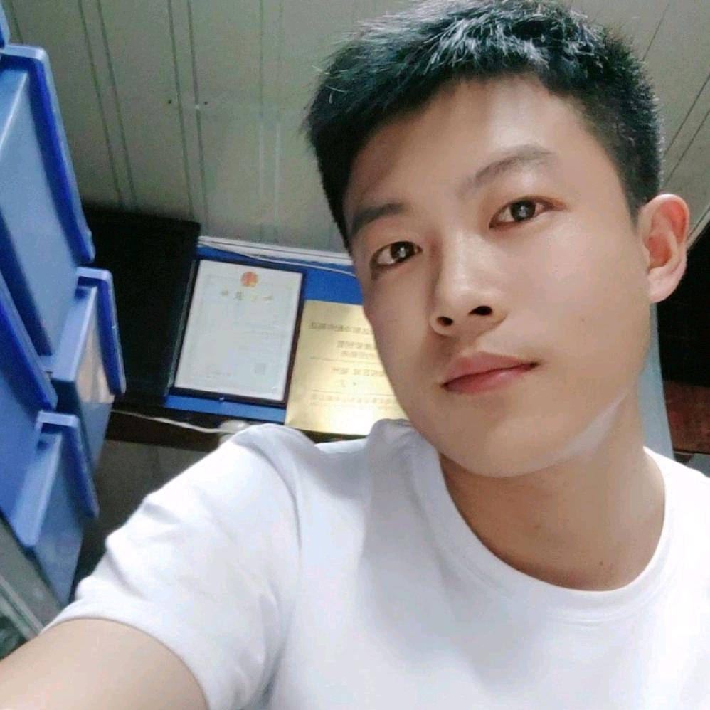 @他的哥。