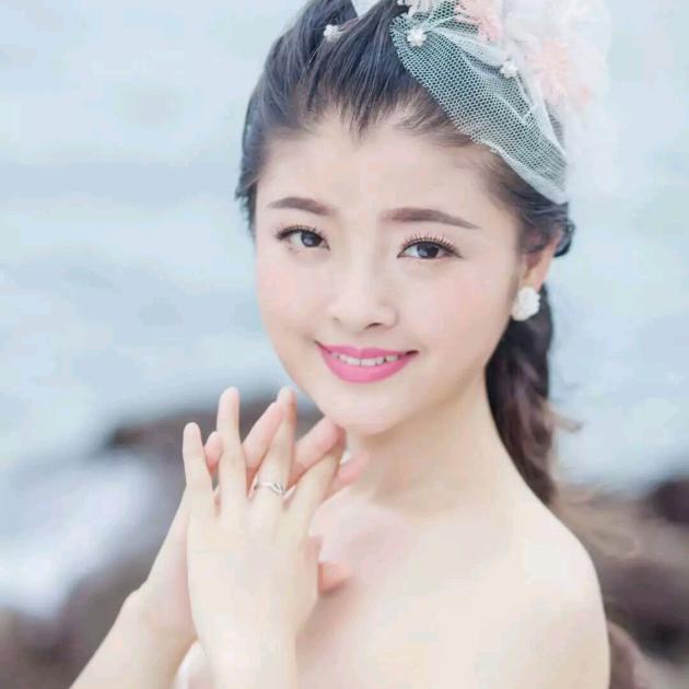 万家红服装设计