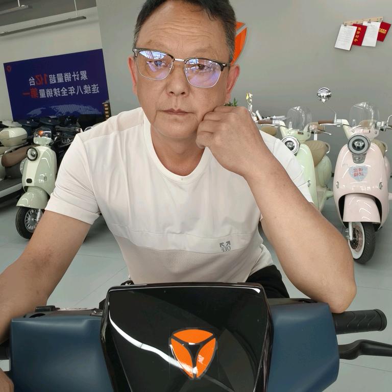 薛摩托
