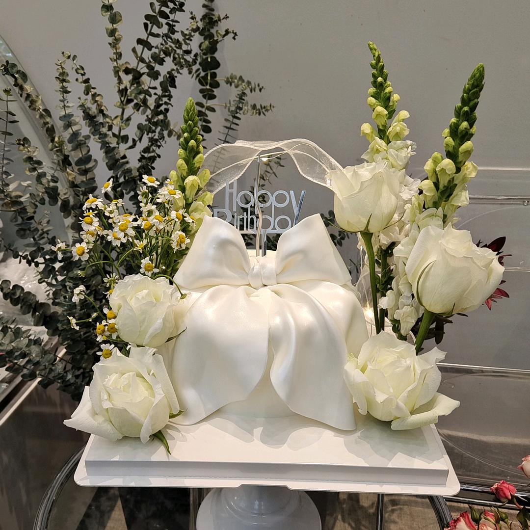 花艺师鲜花蛋糕