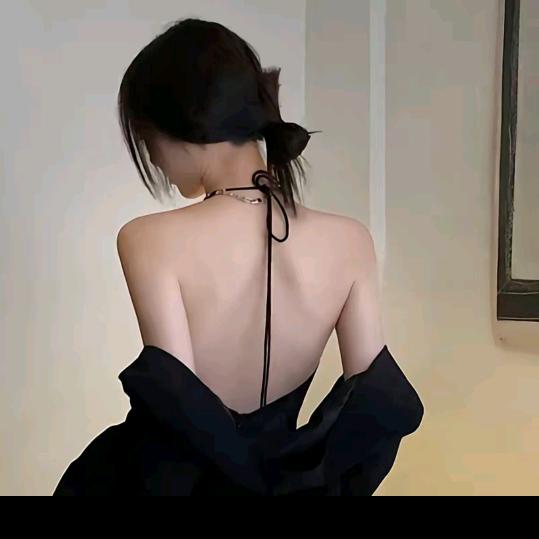 ༺ཌༀൢ小༒英ൢༀད༻