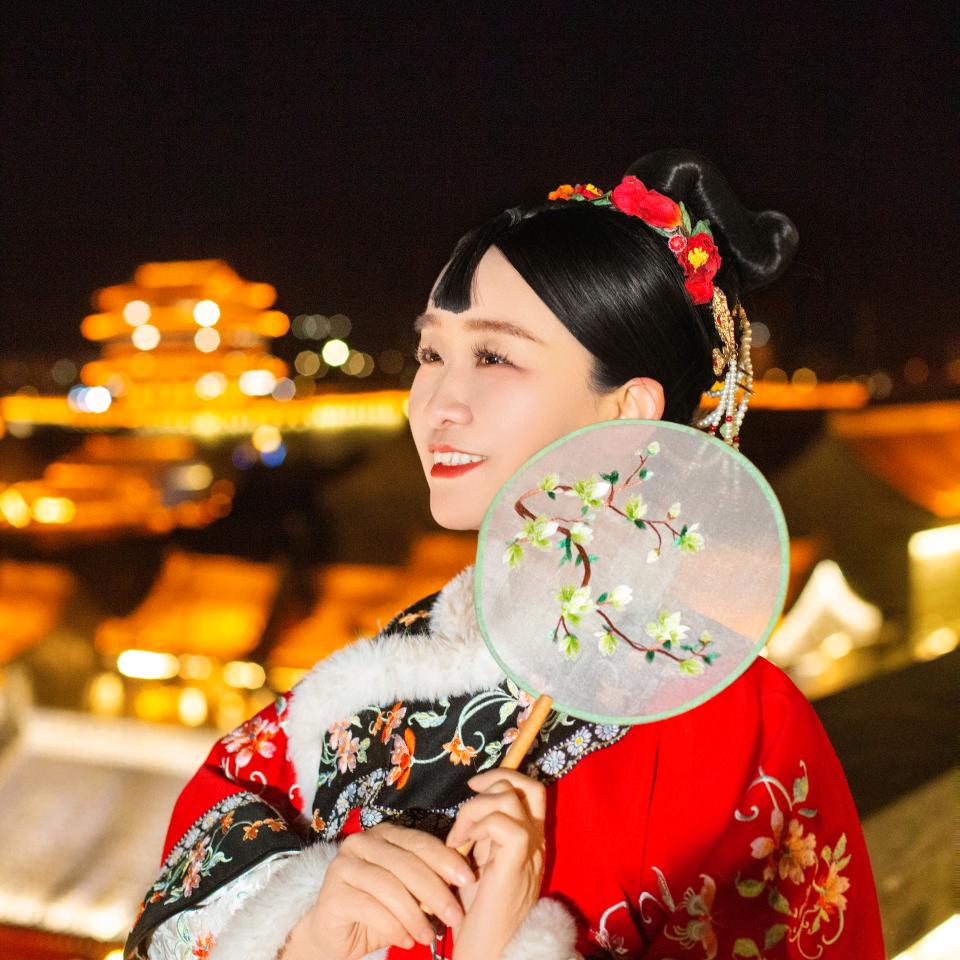 忻州古城城墙根下的娟娟