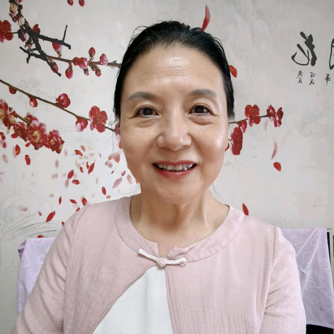 穿旗袍的养生梅姨