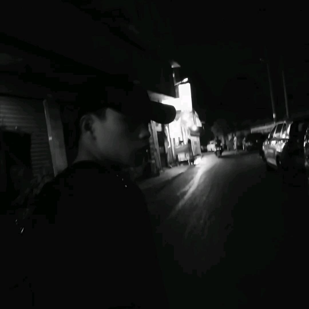T屹.