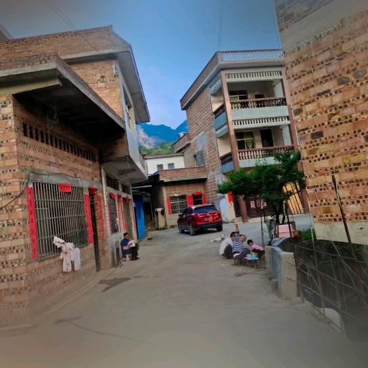 忧忧愁愁