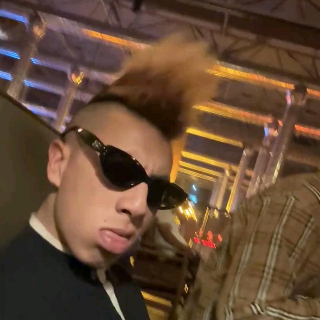 发现男友是南通后含泪接受小0和他玩4i