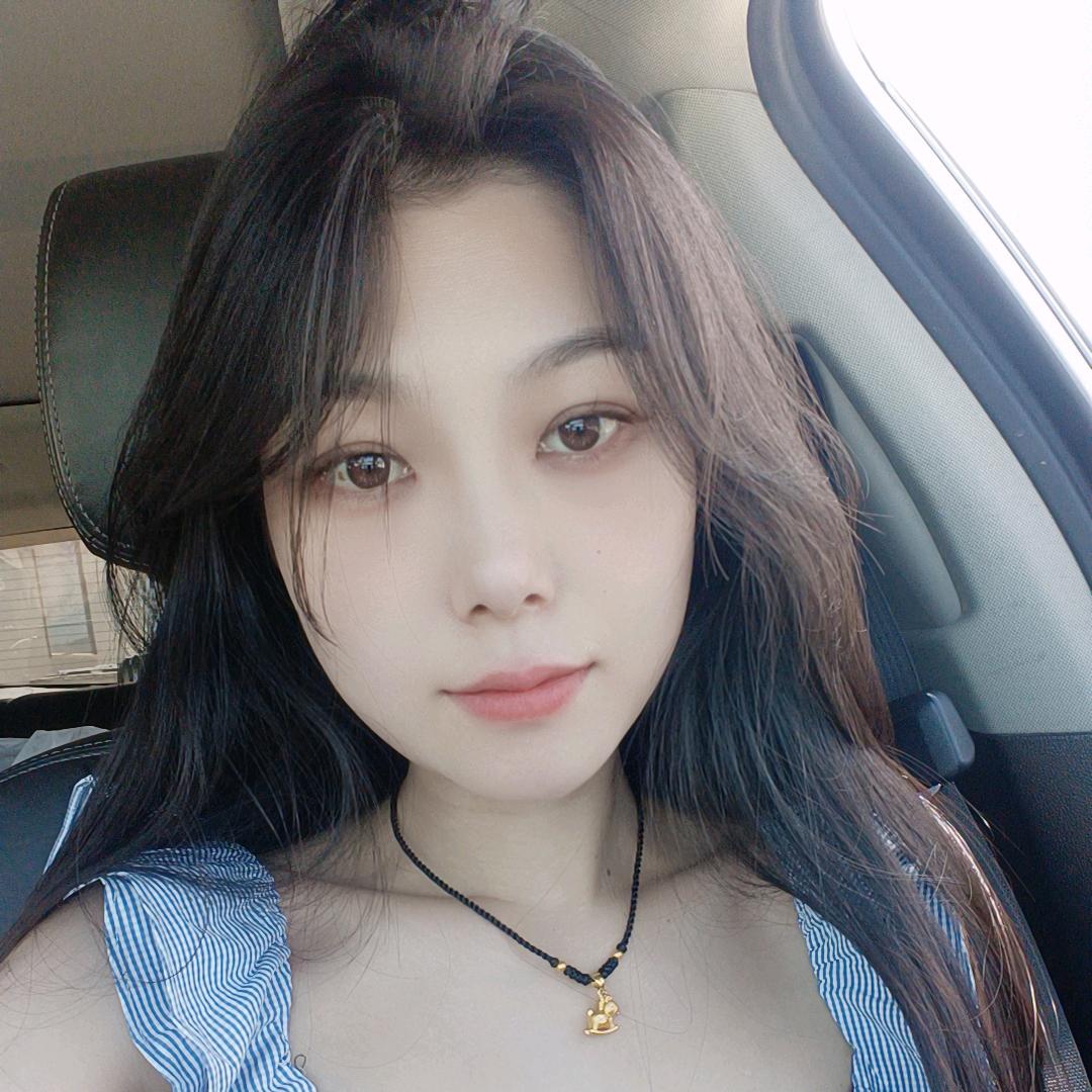 ( ｡• 👅 •｡｀)