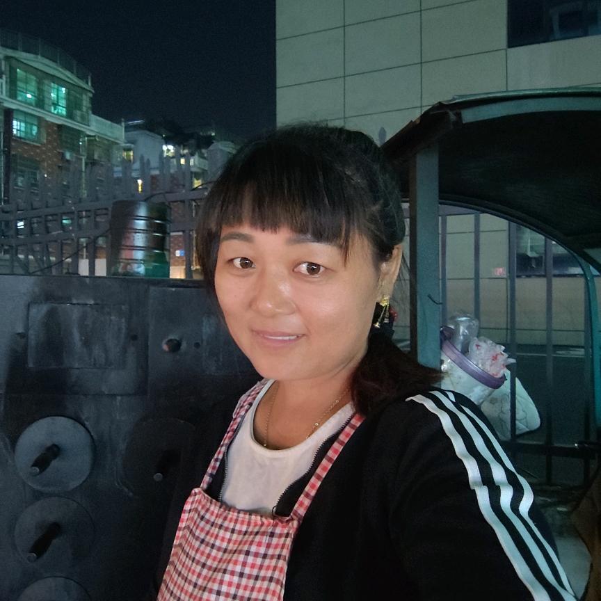 红薯妹在摆摊的路上