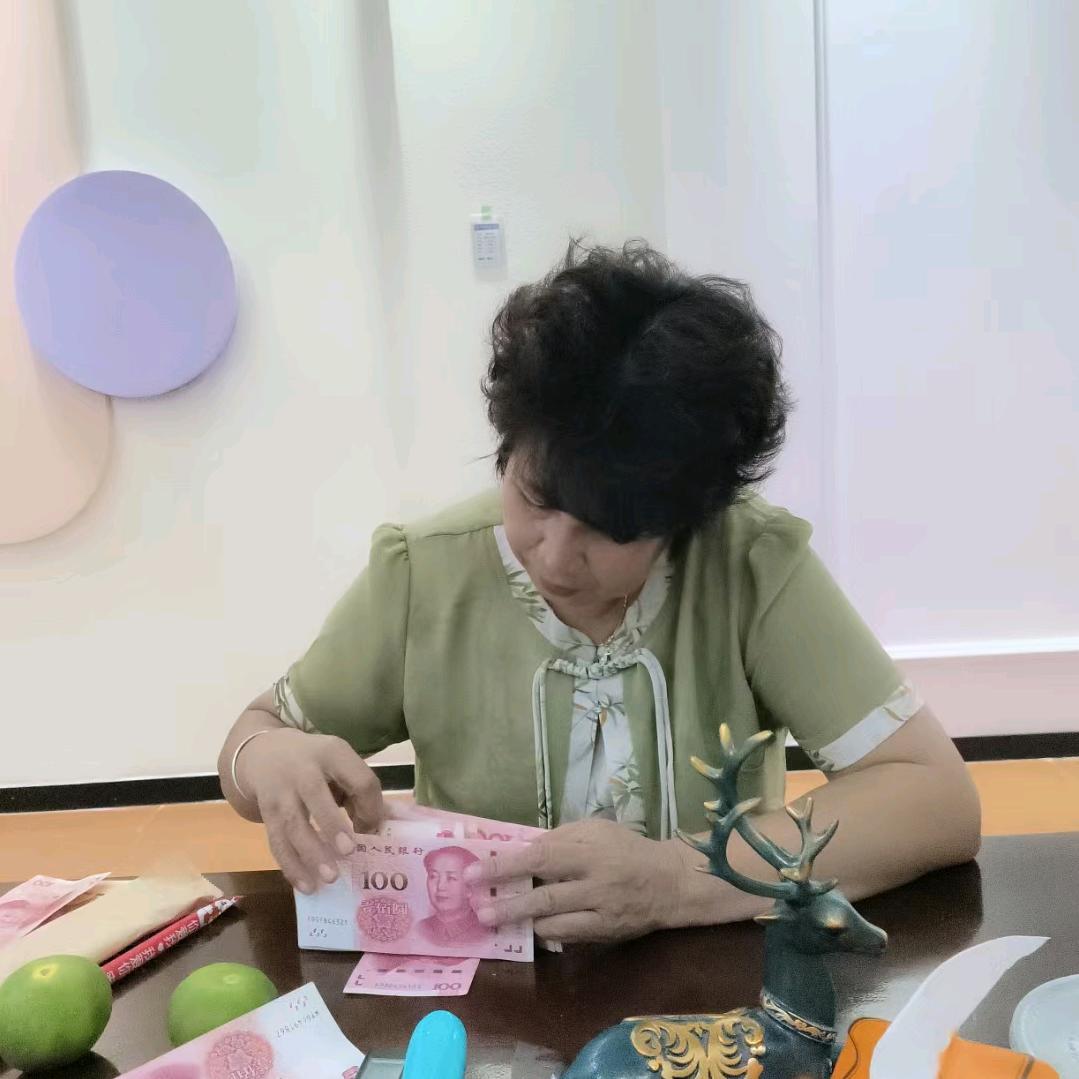 昭平70后麦涂料的朱姨