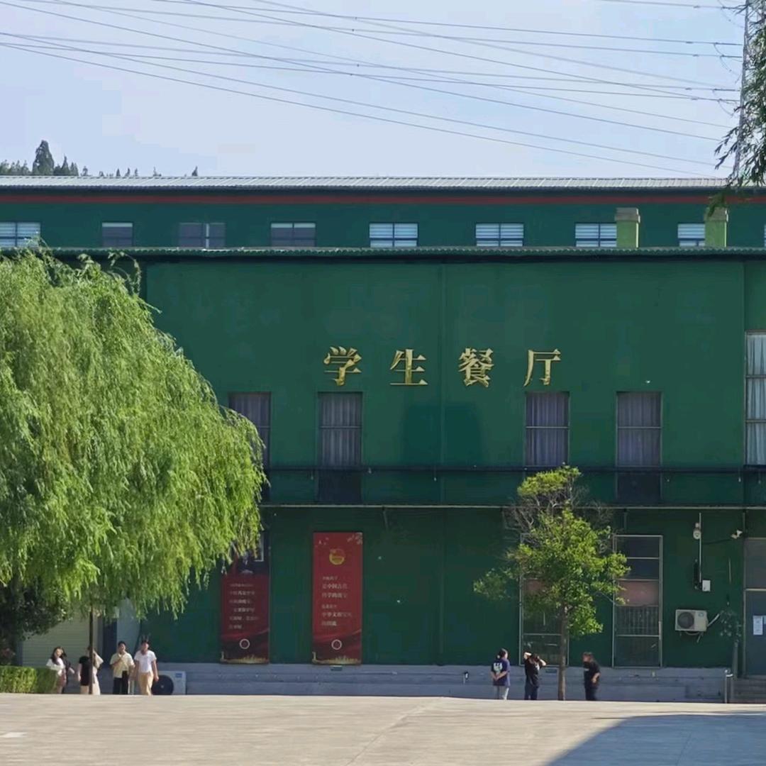 郑州财税金融职业学院中专部李老师