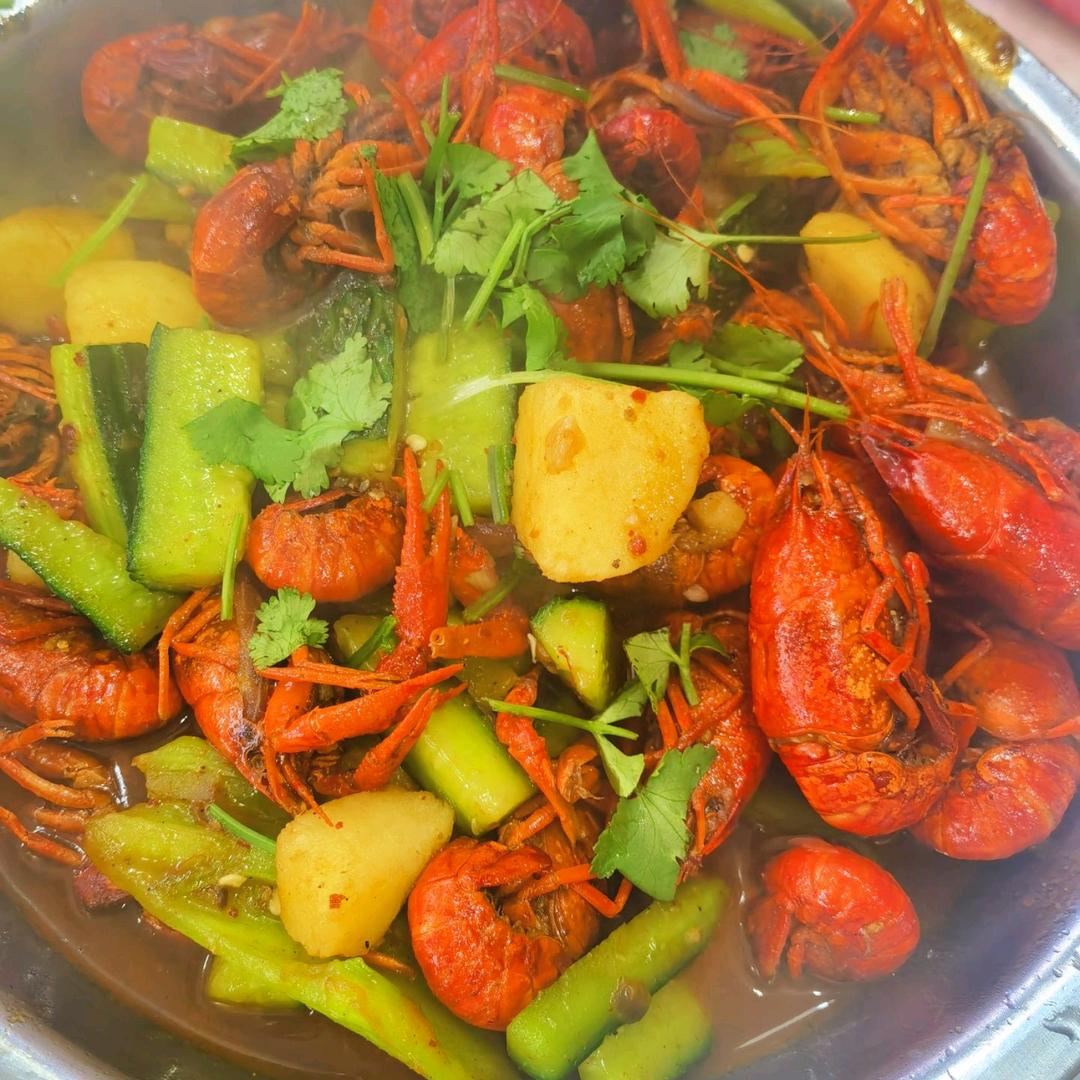 ꧁꫞꯭ 流氓兔꫞꧂