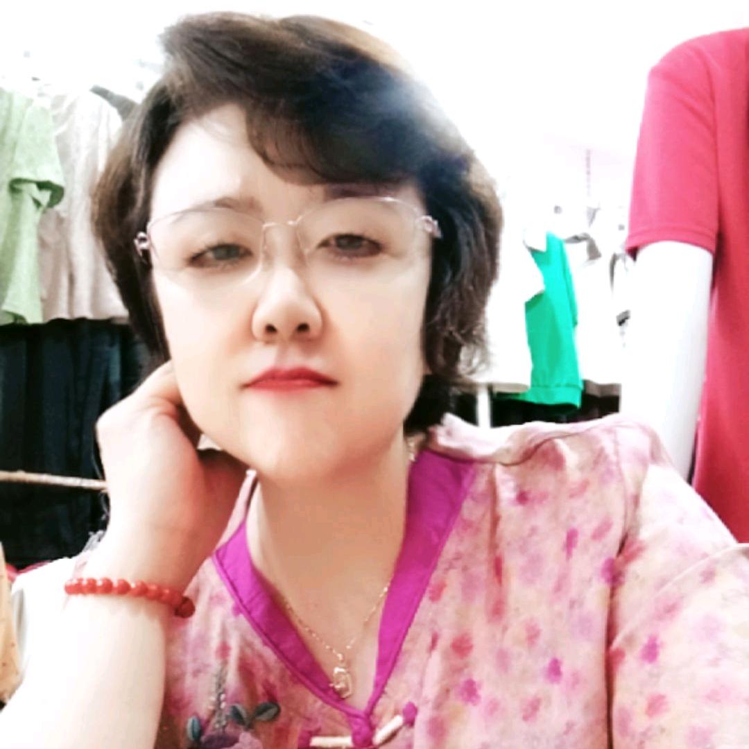 雄县步行街中南段梦芭蕾女装