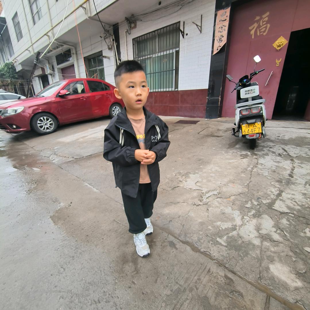 张闹闹