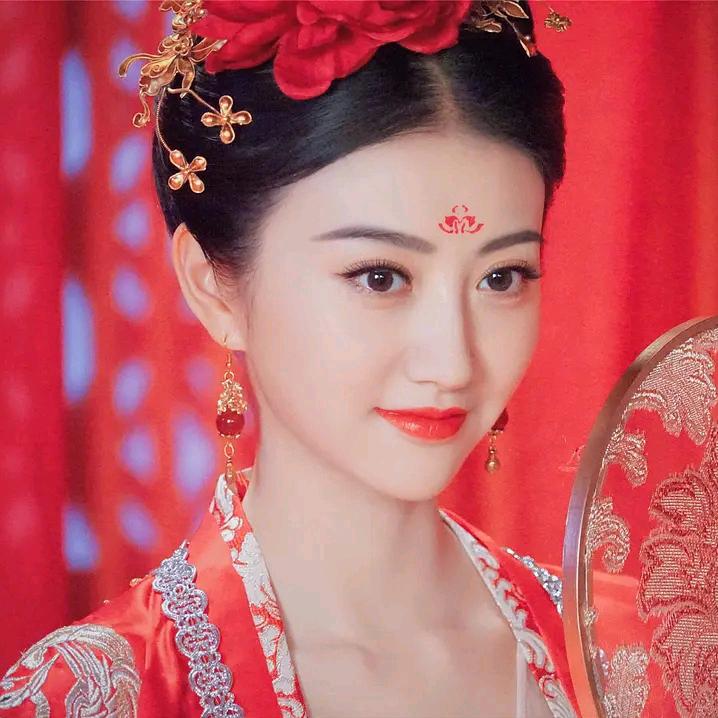 吕宓头像