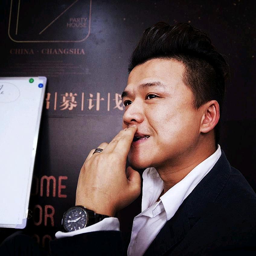 酒吧学长严十七