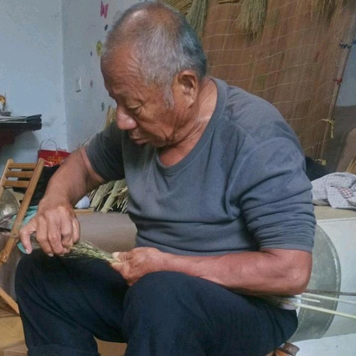 周老头的草编手艺