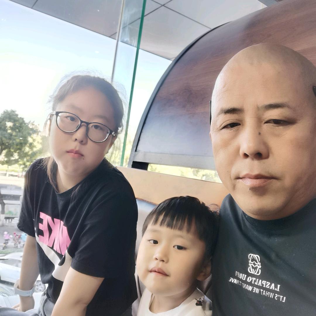 无人扶我凌云志，我自踏雪至山巅